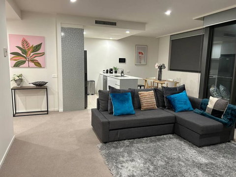 Plush Apartment On Mort - Accommodation Redcliffe 0