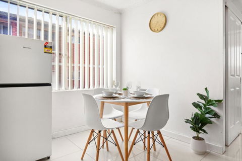 Polished 2-Bed Unit In The Heart Of Parramatta - Accommodation Redcliffe 1