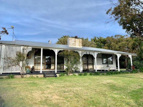 Pomegranite Beach House - Accommodation Redcliffe 0
