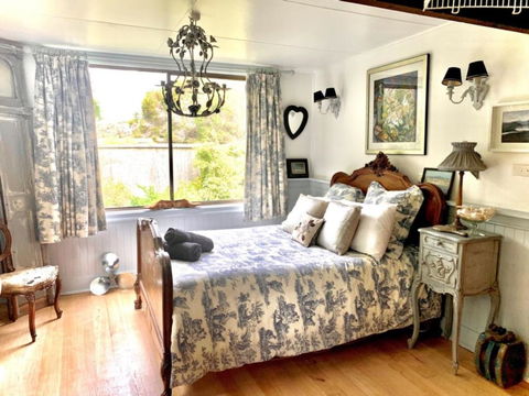 Pomegranite Beach House - Accommodation Redcliffe 1