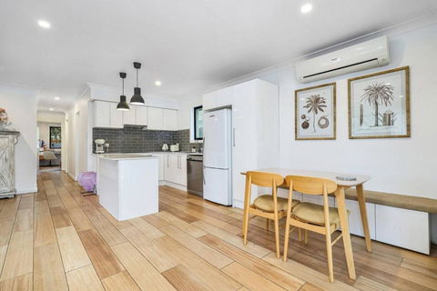 Pool House Hideaway - Accommodation Redcliffe 3