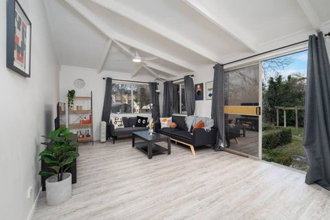 Popular Central Location King Bed The Repose - Accommodation Redcliffe 3