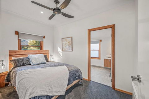 Porepunkah Cottage - Accommodation Redcliffe 3