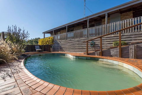 Port Philip Panorama - Bayview Retreat And Pool Bliss - Accommodation Redcliffe 2