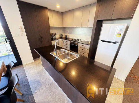 Posh In Phillip - 2bd 2bth Apt - Accommodation Redcliffe 1