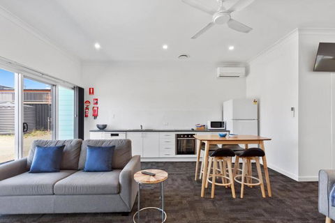 Port Lincoln Shark Apartment 6 - Accommodation Redcliffe 1