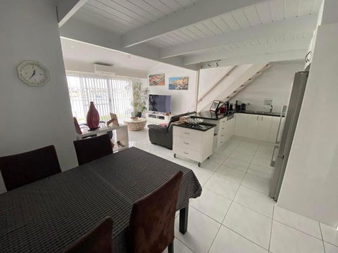 Port Lincoln Marina Waterfront Apartment - Accommodation Redcliffe 2