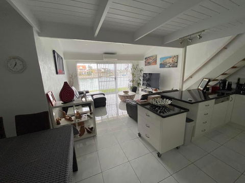 Port Lincoln Marina Waterfront Apartment - Accommodation Redcliffe 3