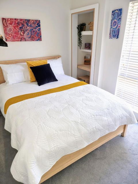 Queen Bed Apartment- No Sharing, Your Very Own Space - Accommodation Redcliffe 0