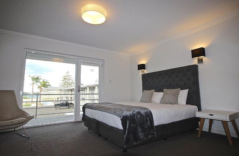 Quays Hotel - Accommodation Redcliffe 0
