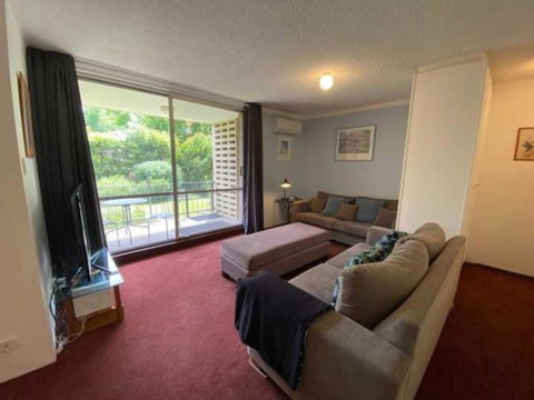 Quiet 2BR Apartment With Garden Views In Griffith - Accommodation Redcliffe 0