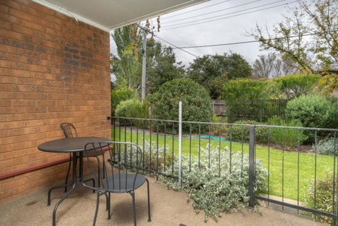 Quiet 2BR Apartment With Garden Views In Griffith - Accommodation Redcliffe 1