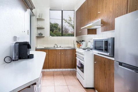 Quiet 2BR Apartment With Garden Views In Griffith - Accommodation Redcliffe 2
