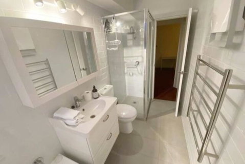 Quiet 2BR Apartment With Garden Views In Griffith - Accommodation Redcliffe 3