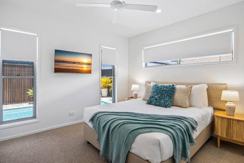 Premium 4-Bed Coastal Escape With BBQ And Pool - Accommodation Redcliffe 3
