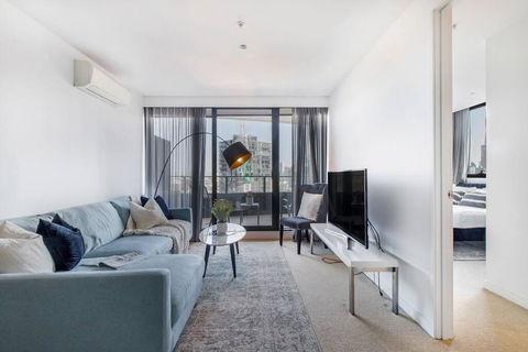Premium Albert Park Grand Prix Apartment By Ready Set Host - Accommodation Redcliffe 0