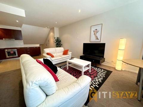 Pretty Penthouse - Close To ANU - Accommodation Redcliffe 0