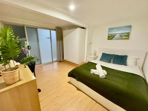 Prime 1BR Near Transport And Retail - Accommodation Redcliffe 2