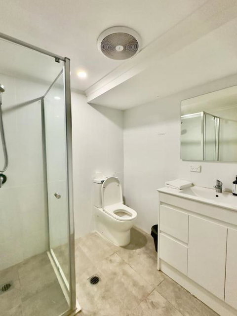 Prime 1BR Near Transport And Retail - Accommodation Redcliffe 3