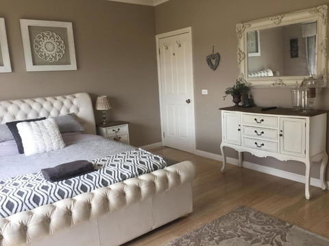 Private Bedroom In Modern Farm Homestead - Accommodation Redcliffe 1