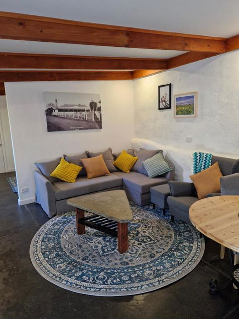 Private Guesthouse - Accommodation Redcliffe 0