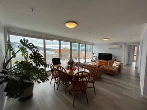 Private Room With Ensuite In The CBD - Accommodation Redcliffe 0