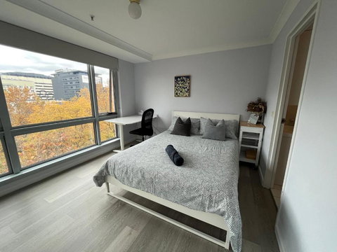 Private Room With Ensuite In The CBD - Accommodation Redcliffe 1