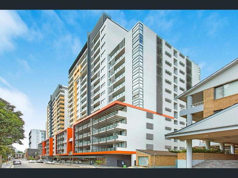 Private Room With Shared Washroom Only In 3bhk Apartment - Accommodation Redcliffe 0