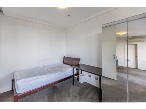 Private Room With Shared Washroom Only In 3bhk Apartment - Accommodation Redcliffe 1