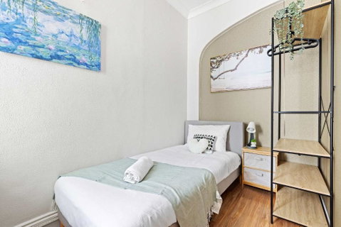 Private Single Room - Conveniently Located At Glebe - Shared Bathroom - Accommodation Redcliffe 0