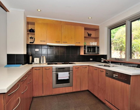Pure Gold - Heritage 2 Bedroom Terraced Cottage - Accommodation Redcliffe 1
