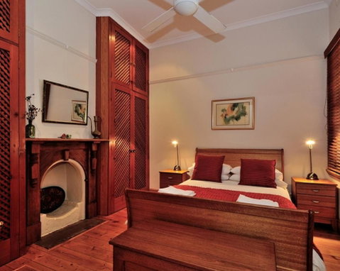Pure Gold - Heritage 2 Bedroom Terraced Cottage - Accommodation Redcliffe 2