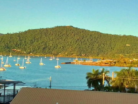QCWA Cheerful Cottage - Airlie Beach - Accommodation Redcliffe 0