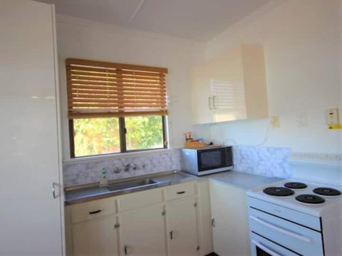 QCWA Cheerful Cottage - Airlie Beach - Accommodation Redcliffe 2