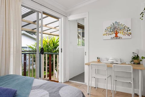 Quadruple Ensuite Room - Nearby Stations & Shops - Accommodation Redcliffe 3