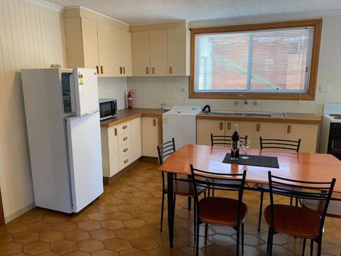 Quaint Hideaway - Accommodation Redcliffe 2