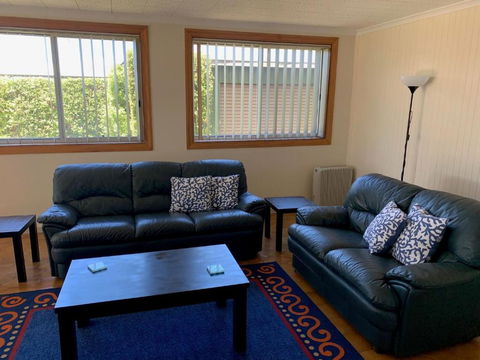 Quaint Hideaway - Accommodation Redcliffe 3