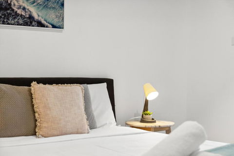 Quaint Double Room - Centrally Located At Glenfield - Shared Bathroom - Accommodation Redcliffe 2