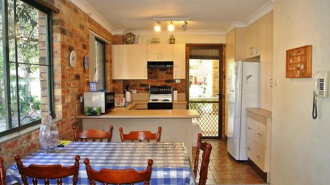 Quality Beachside Holiday - Accommodation Redcliffe 2
