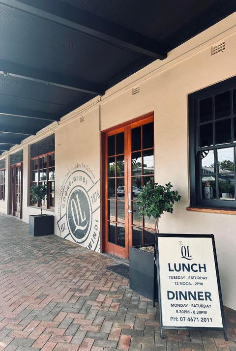 Queensland Hotel - Accommodation Redcliffe 2