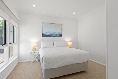Quiet 2-Bed Retreat With Private Courtyard - Accommodation Redcliffe 2