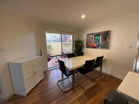 Quiet 2 Bedroom Apt In The Heart Of Old Kingston - Accommodation Redcliffe 1