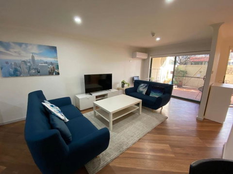 Quiet 2 Bedroom Apt In The Heart Of Old Kingston - Accommodation Redcliffe 0