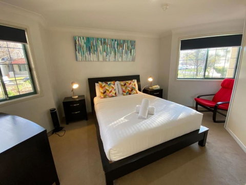 Quiet 2 Bedroom Apt In The Heart Of Old Kingston - Accommodation Redcliffe 2