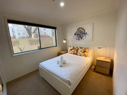 Quiet 2 Bedroom Apt In The Heart Of Old Kingston - Accommodation Redcliffe 3