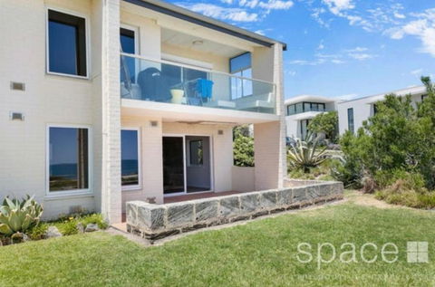 Quintessential Oceanview Apartment In Cottesloe - Accommodation Redcliffe 3