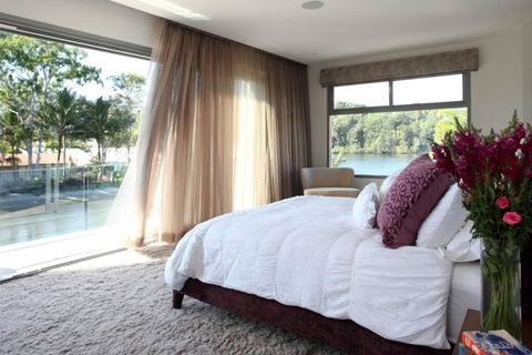 Racquet Retreat By Noosa Secret Destinations- Short Walk To Hastings Street - Accommodation Redcliffe 1