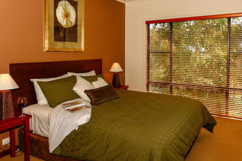 Rainbow Trail Chalets - Accommodation Redcliffe 2