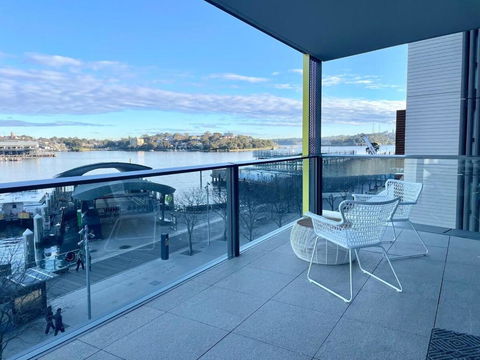 RARE Luxury Waterfront Living - Accommodation Redcliffe 1