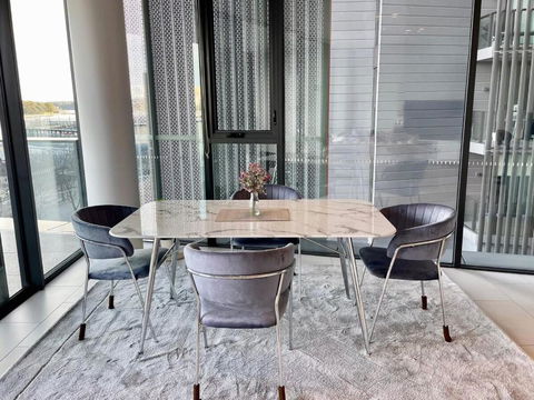 RARE Luxury Waterfront Living - Accommodation Redcliffe 3